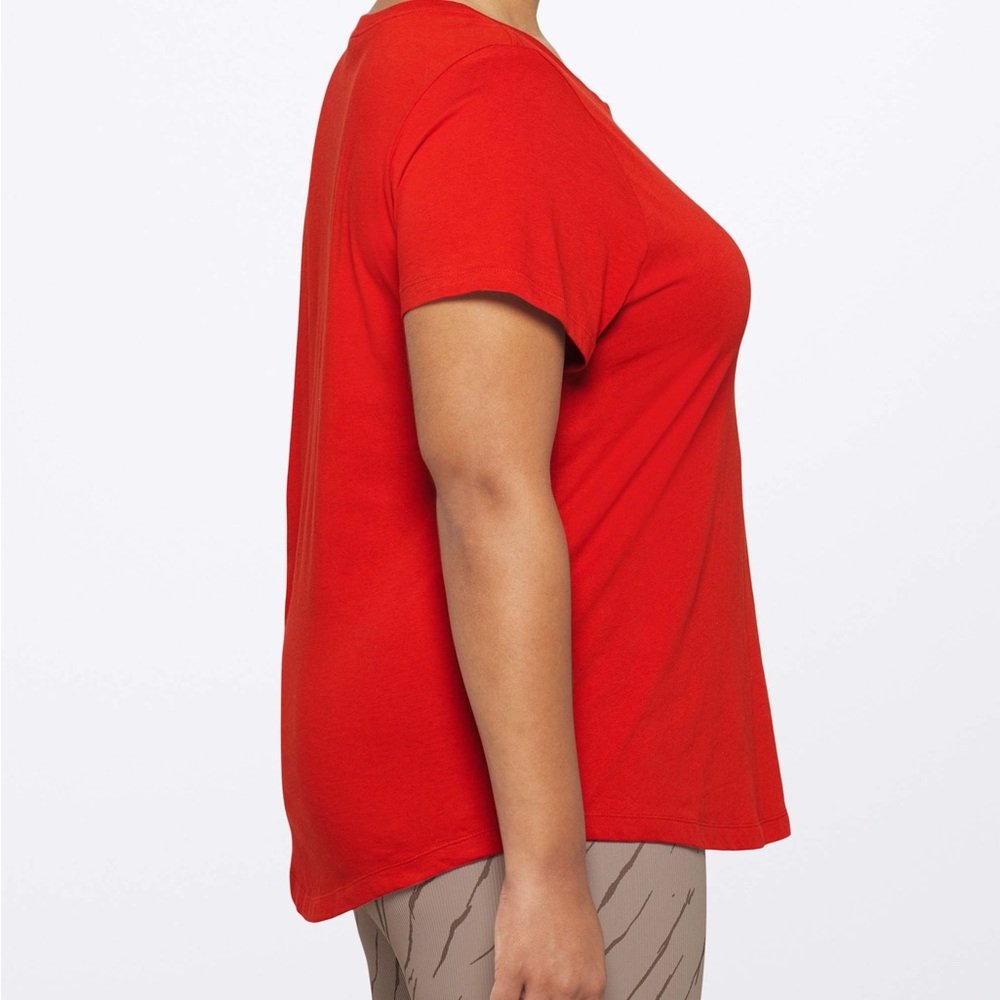 Nike Women's Red Short Sleeve Tee - Picture 3 of 7